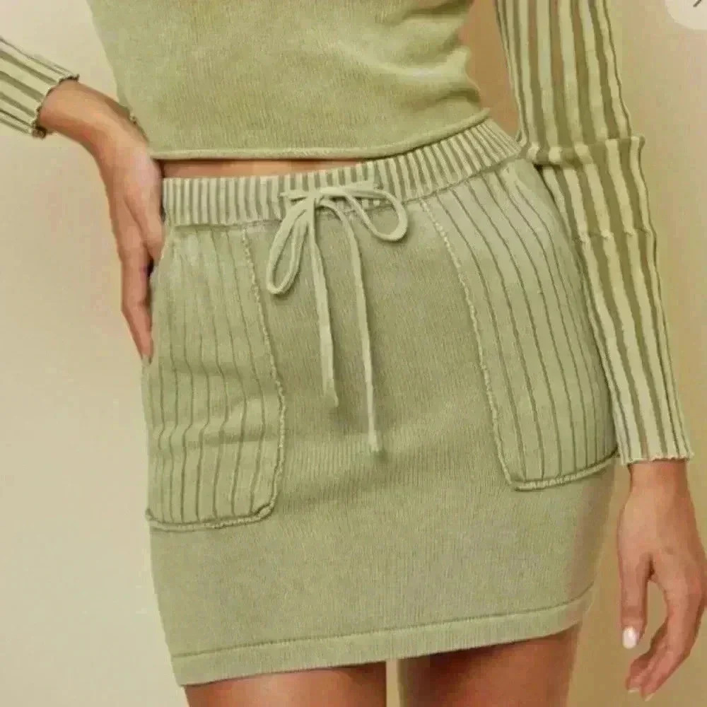 Ribbed skirt